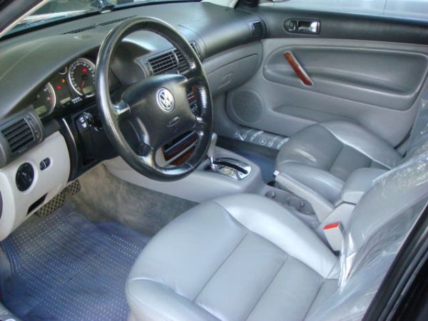 {花旗汽車} VW Passat 2.0 旗艦型，2003年優質中古車，超低網路價 42 萬 照片3